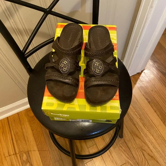 BareTraps Brown Women’s Sandals 8M - Picture 1 of 6